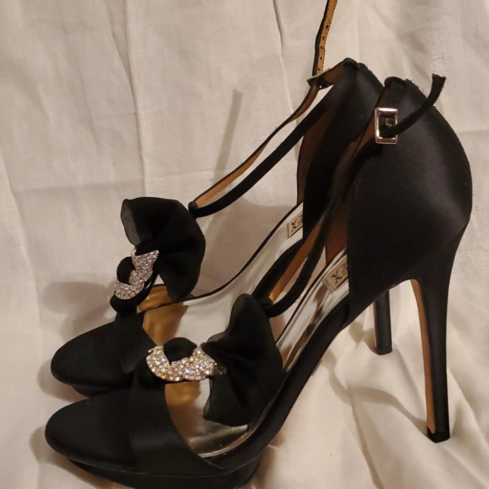 Badgley Mischka black strappy heels 10M
